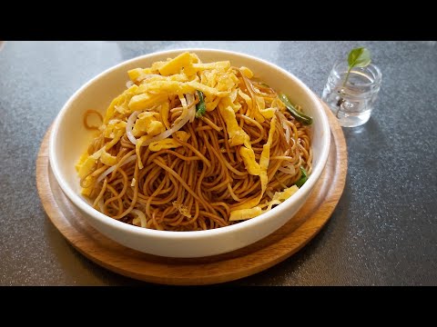 fried noodles 唔係韓式🎎，係港式🤗豉油皇炒麵😋