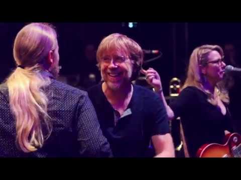 Tedeschi Trucks Band - "Mountain Jam" (with Trey Anastasio)