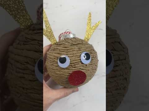 This ornament is easy to make and so cute! #christmascrafts