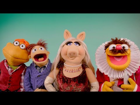 Merry Christmas from Miss Piggy, Walter, Scooter, & Lew Zealand! | The Muppets