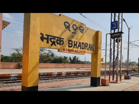 Bhadrak railway station 12821/Dhauli Express Arriving Departing, Indian Railways Video 4k ultra HD