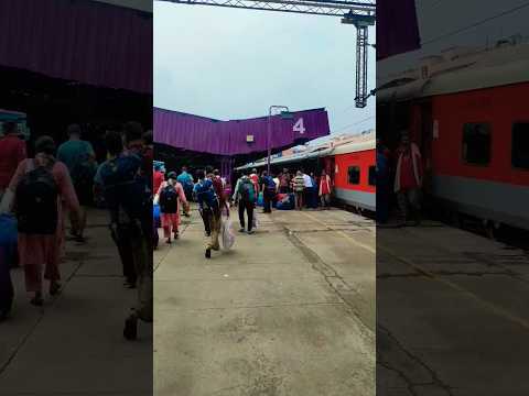 Train Late 1.5 Hour's  🎏AM 10:37 🚆 #jaimatadi #india #delhi #newdelhirailwaystation #railwaystation