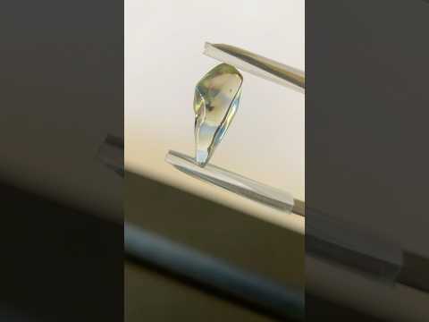 ボーダーが面白いけどカット難易度の高いカタチのナイジェリア産サファイア原石2.4ct