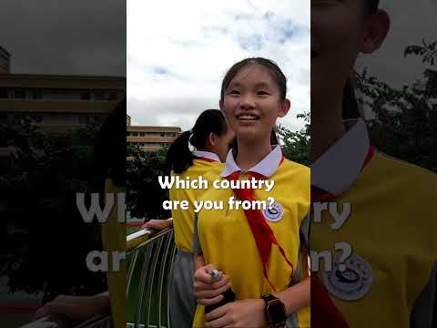 Chinese Kids See Foreigners for the First Time