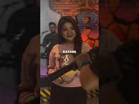 Ada ayang dinda nih 😍😍😍..mau nyanyi lagu apa lagi ya??