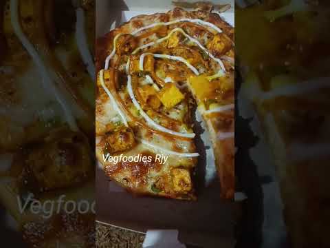 #pizza #pizzalover #viral #video #paneer #tikka #pizza @VegfoodiesJ