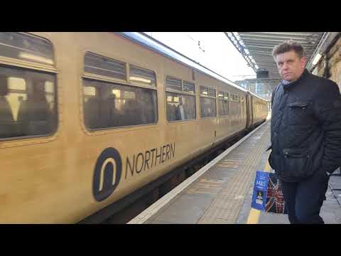 (RUSTY TRAIN!) Northern Class 156 Coming Into Newcastle Central Station Inbound To Nunthorpe! 🚇