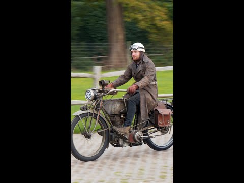 Quick pit stop on the 1913 Excelsior 1000cc V-twin