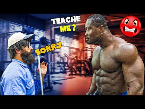 BODYBUILDER VS CLEANER 💪🔥 | Anatoly GYM PRANK #1