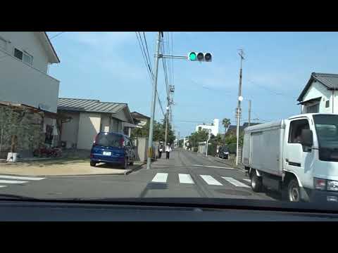 交通安全　安全な運転姿勢　わざわざ狭い所には突っ込まない