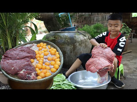 Yummy Cambodian's braised beef with chicken ovary cooking - Seyhak cook for grandma - Chef Seyhak