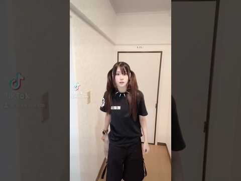 【TikTok】何度後ろを向こうとしても向けない病気にかかった。