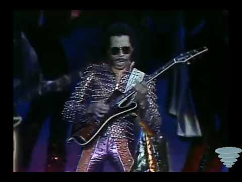 Earth, Wind & Fire ~ "That's the Way of the World" (Live)