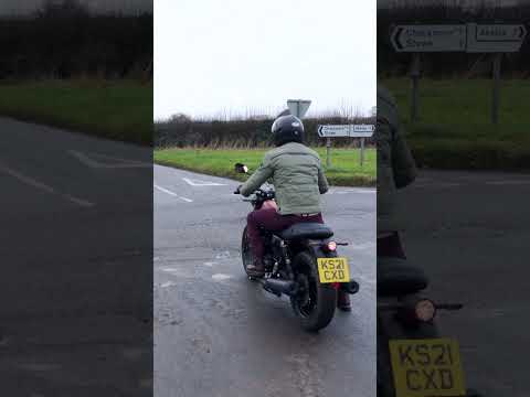 '72 Moto Guzzi V7 vs modern V7 sound comparison