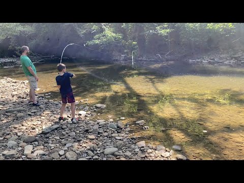 Smallmouth Bass! Fishing in the river! Using crawfish for the 1st ever catch 🙌