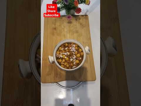 chole bhature #chole #cholebhaturae #foodshorts #shortvideo #cookingshorts #youtubeshorts #shorts