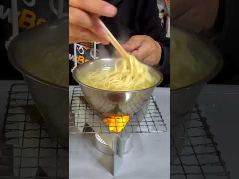 マルちゃん正麺（醤油味）をダイソーのアルストとシェラカップで作る／キャンプグッズで楽しくすごす平日ランチタイム