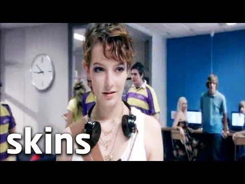 Franky Wears Makeup To School | Skins