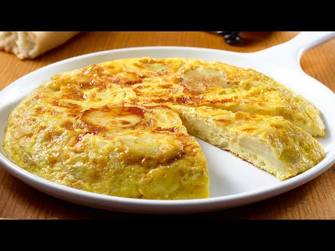 Traditional Spanish Omelette with ONLY 4 ingredients!  Spanish Potato Omelette!