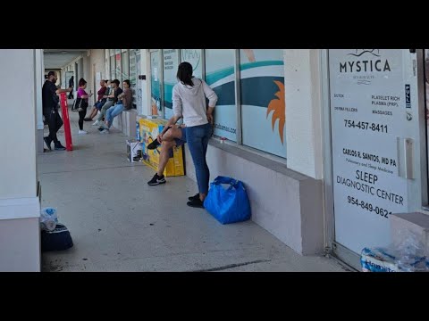 Colas en Miami para enviar paquetes a familias en Cuba antes de la llegada de Trump