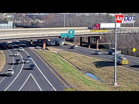 [WTF] Arkansas: Fire Truck Fire Hose Unravels & Falls On Interstate