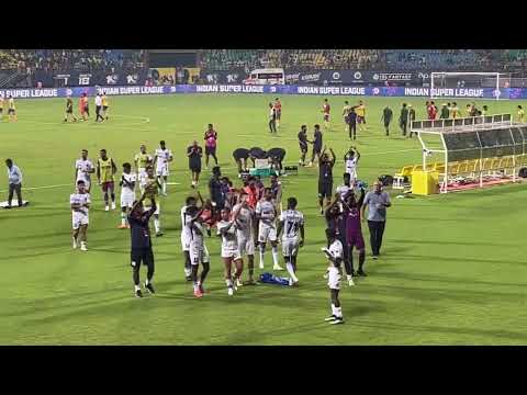 Chennaiyin fc players thank fans after match at kochi