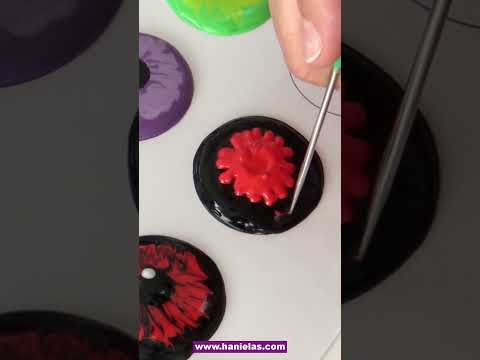 Spooky Eye Royal Icing Transfers for Halloween Cookie Decorating #cookies