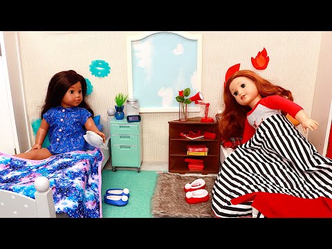 Doll Sisters Red vs Blue Challenge with ice skates! Play Dolls