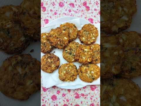 Crispy Cabbage Vada#cabbage#cabbagevada#trendingshorts#shorts#eveningsnacks#youtubeshorts#trending