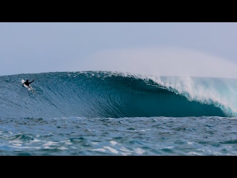 THE BARRELS, BEATDOWNS AND PERFECTION SURFING ONE MEATY RIGHT IN THE MENTAWAI!