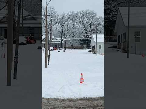 Snow day on Main Street in smalltown 🇺🇸