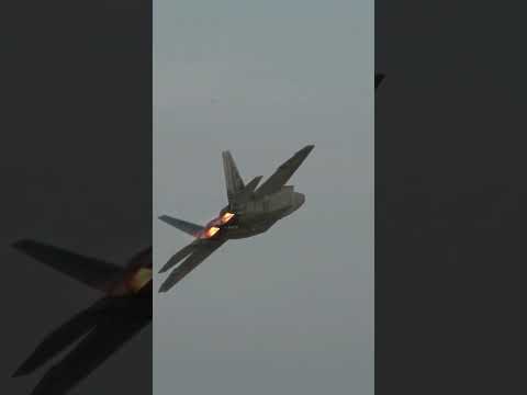 USAF F-22 Raptor Takeoff - EAA AirVenture 2023