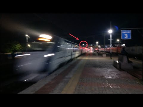 20902-Gandhinagar Capital Mumbai Central Vande Bharat Express At Full Speed 130KMPH Skip Dahanu Road