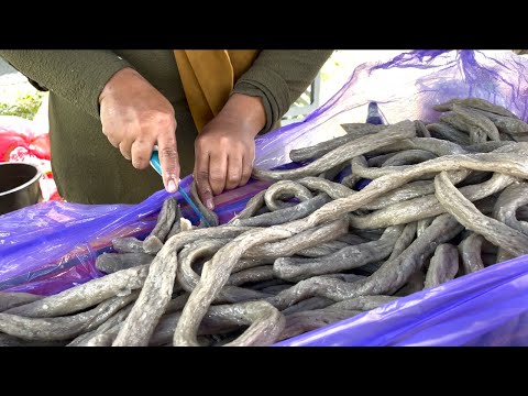 Crunchy Yummy Deep-fried Snacks! Keropok Lekor | Malaysian Street Food