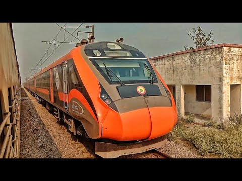 #11/100 Late Night Vande Bharat Trains Passing at High Speed in the Morning#uniquetrainengines#video