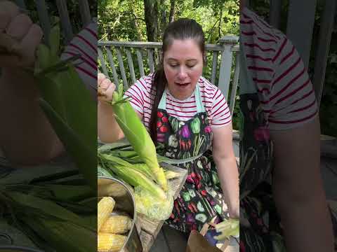 Cooking tip: How to peel corn best for summer! 🌽