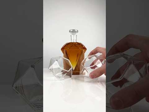 Get this decanter for Valentine's day #valentineday #glassware #decanter #cocktailglass #shorts