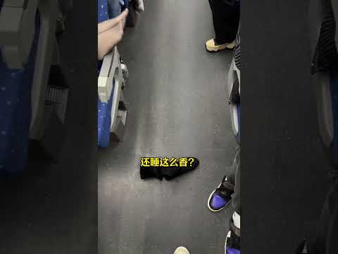 The high-speed train met someone who took off her shoes. By doing so  she would never dare again!#