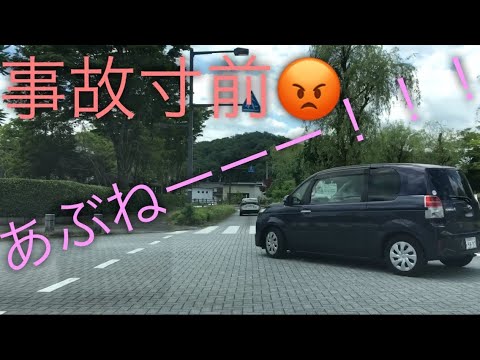 安全確認一切無しで右折してくるトヨタ車♠︎