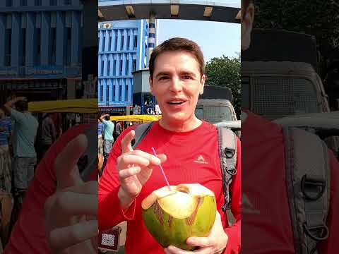 Fresh Coconut on the Streets of Kolkata 🇮🇳