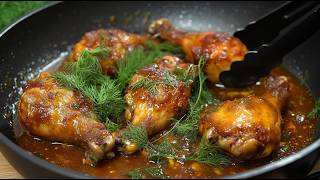 Juicy chicken drumsticks in a flavor-packed sauce! Dinner solved!