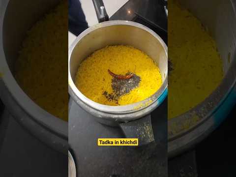 khichdi l khichdi tadka l #khichdi #viral #youtubeshorts #foodshorts #shortvideo #shorts #cooking