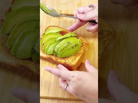 Spicy Mayo Avocado Toast | Easy Breakfast