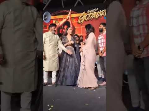 #NandamuriBalakrishna pushing away actor #Anjali on stage during  Gangs of Godavari #shorts