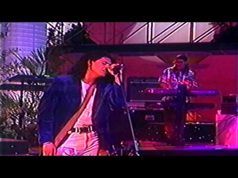 Caifanes - Amarrate a una Escoba y Vuela Lejos [En Vivo 1991] HD