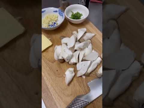 Garlic & Basil King Oyster Mushrooms / 塔香蒜味杏鮑菇