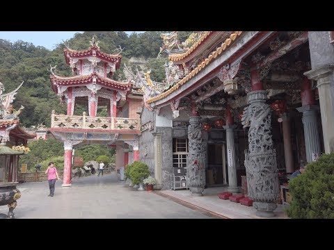 Entering a Taiwanese temple during a performance of traditional music (4K Osmo Pocket footage)