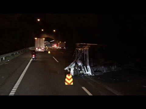 横転【トラック】東名 上り 鮎沢パーキング付近 2017.9.14