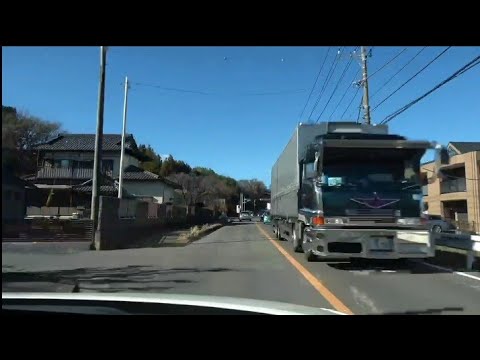 ヘルメット被って走るすごい車に遭遇