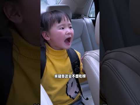 不是我不给你拿，而是你嘴巴也张的太大了吧！ #萌娃 #funny #爸爸 #comedy